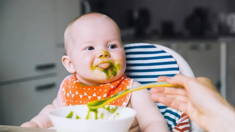 Cách nấu và cách cho bé ăn dặm bột đúng độ tuổi