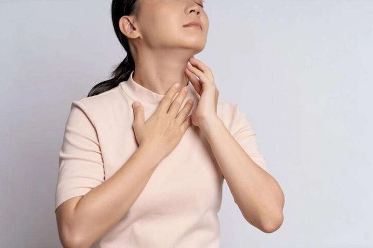 Mẹo chữa vướng cổ họng khó thở hiệu quả và nhanh chóng